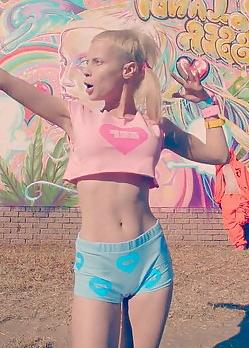 9P Yolandi Visser 