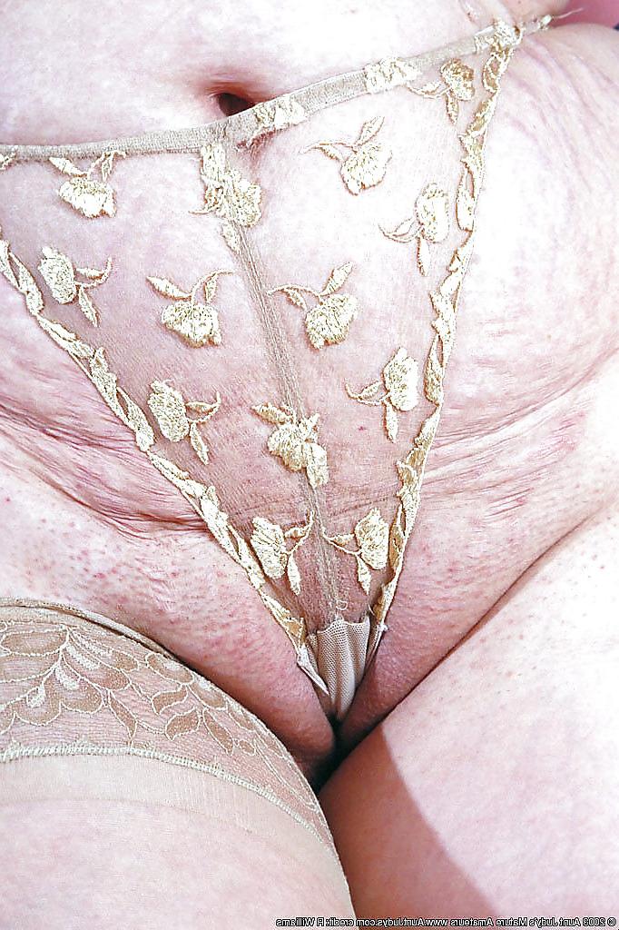 25P Horny Housewife 1