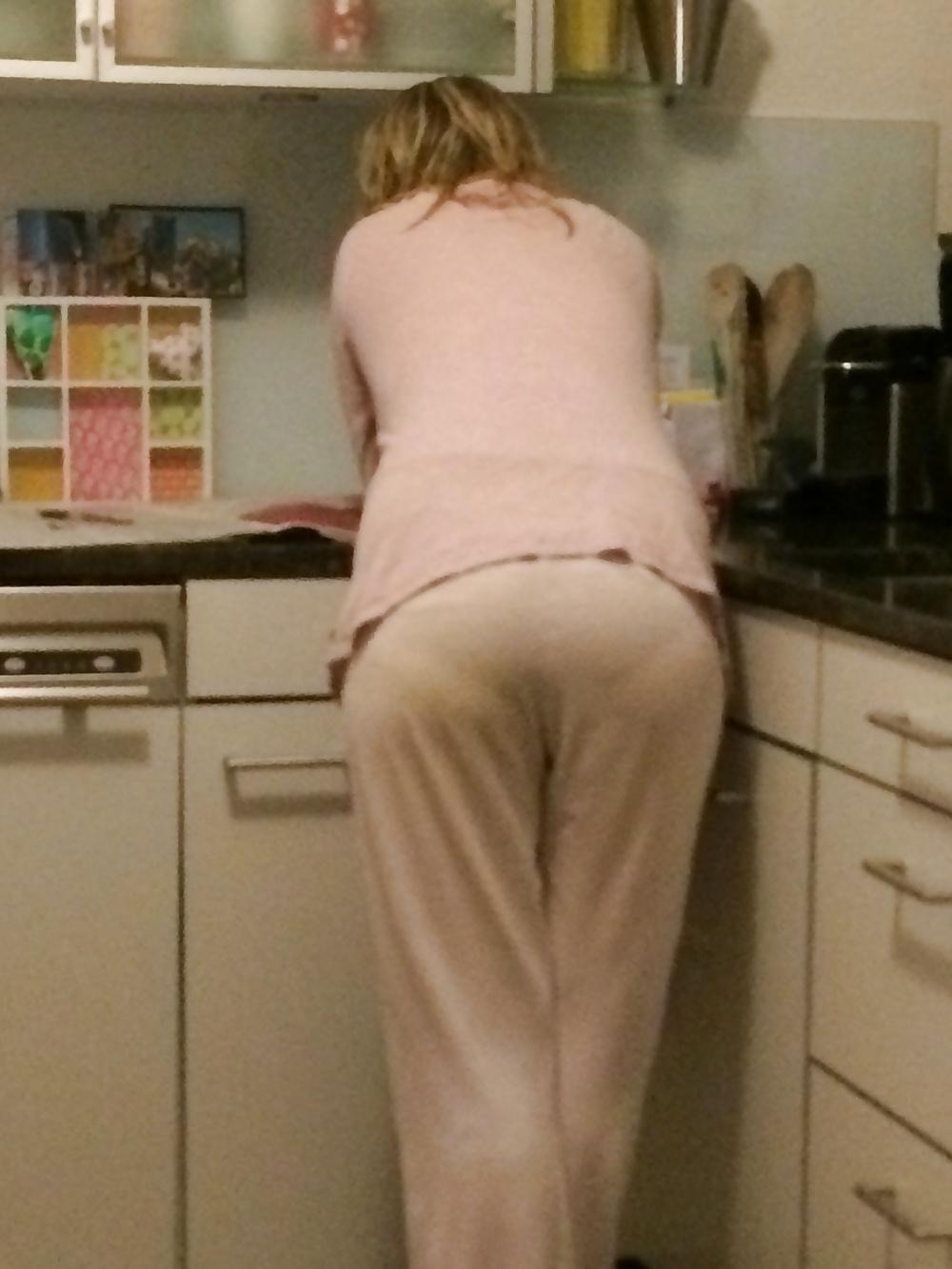 11P Window Voyeur