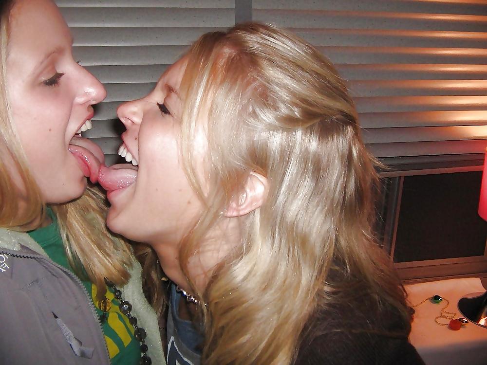 25P Show me your tongue and kiss me