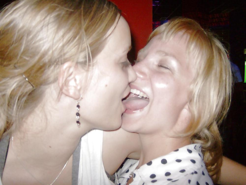 25P Show me your tongue and kiss me