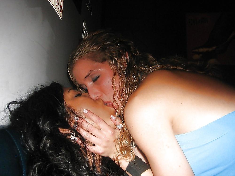 25P Show me your tongue and kiss me