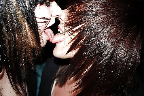 25P Show me your tongue and kiss me