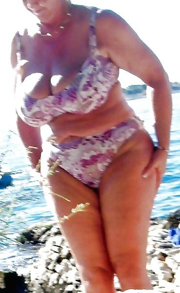 10P Friends Mom Huge Cleavage Bikini 2