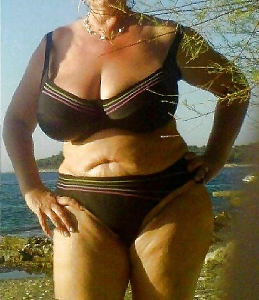 10P Friends Mom Huge Cleavage Bikini 2
