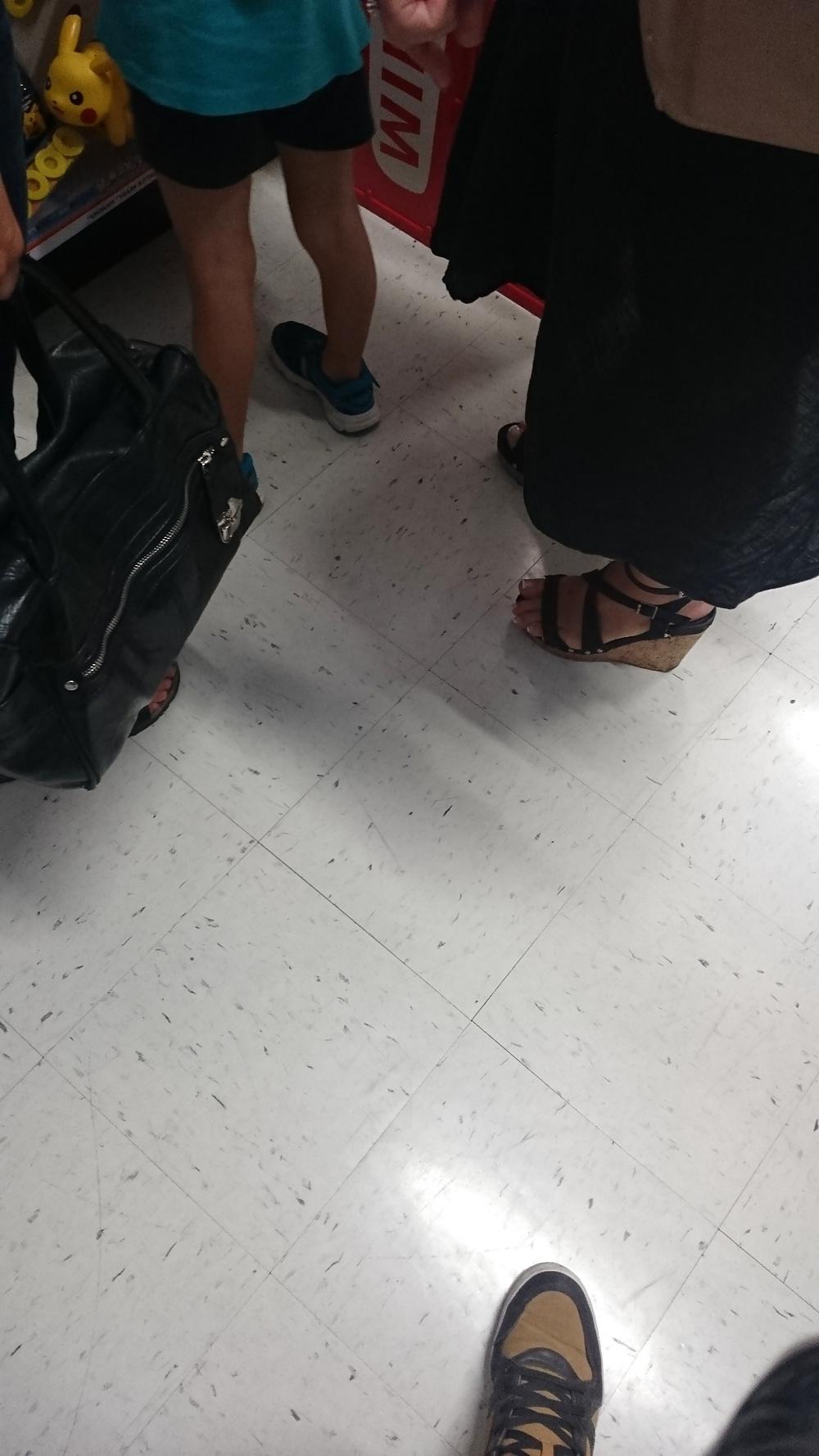 21P Candid heels feet and legs in supermarket 2