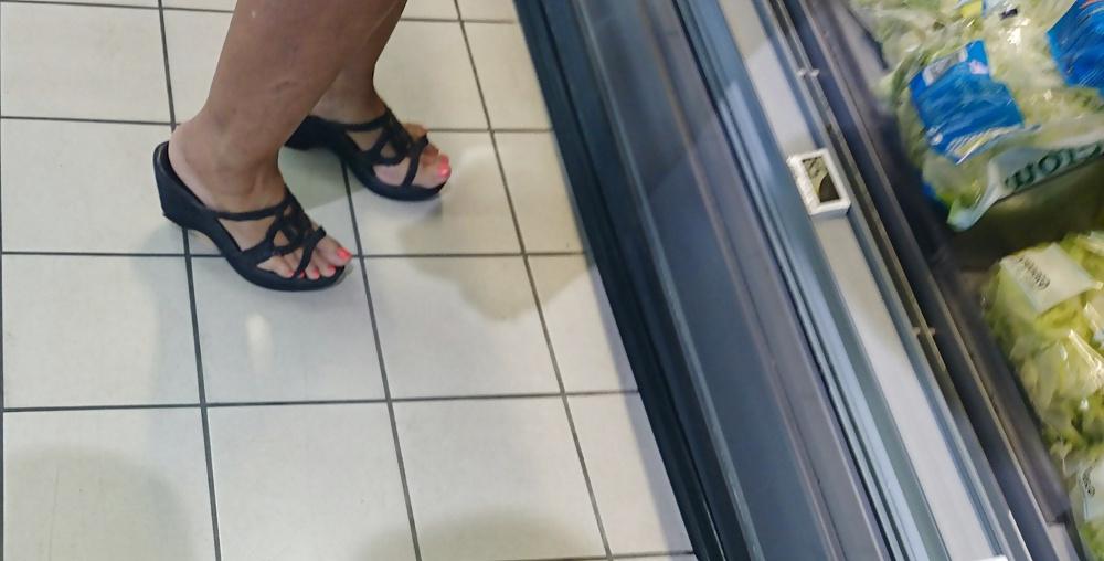 21P Candid heels feet and legs in supermarket 2