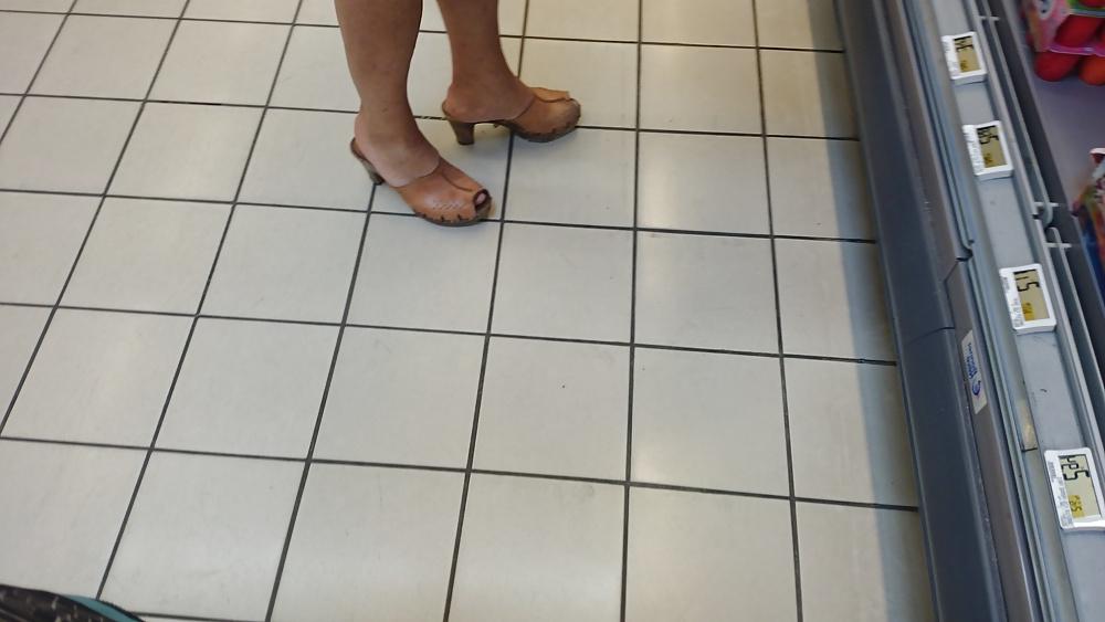 21P Candid heels feet and legs in supermarket 2