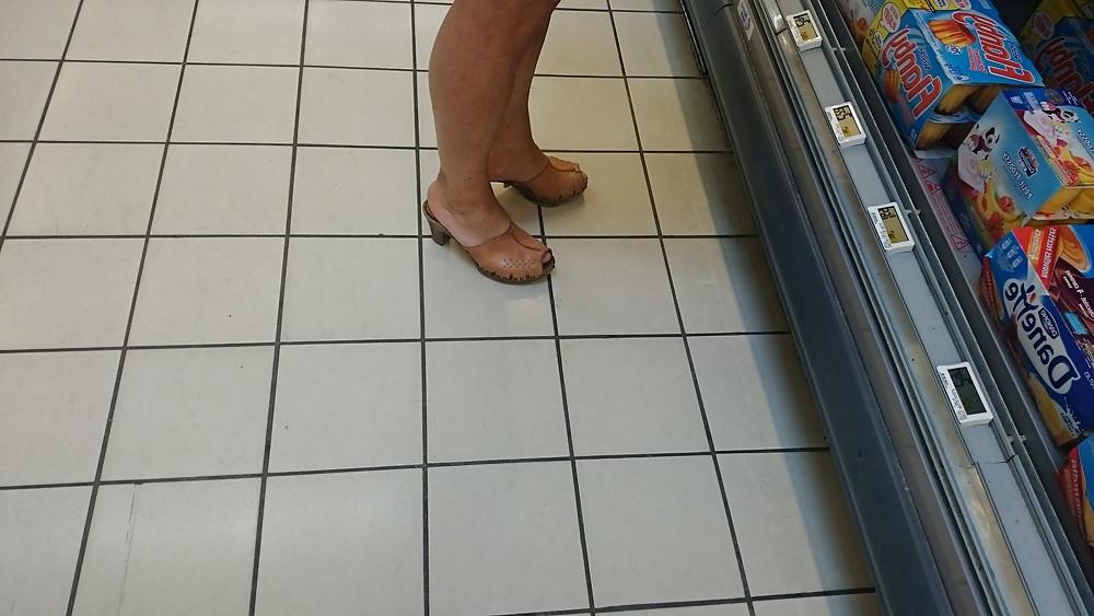 21P Candid heels feet and legs in supermarket 2