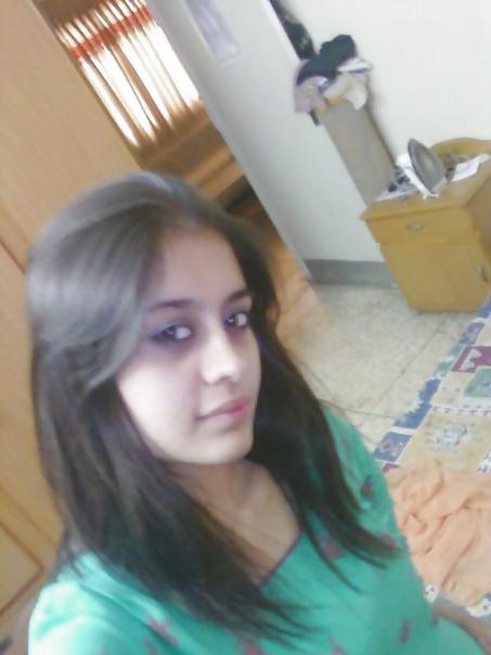 25P India girls