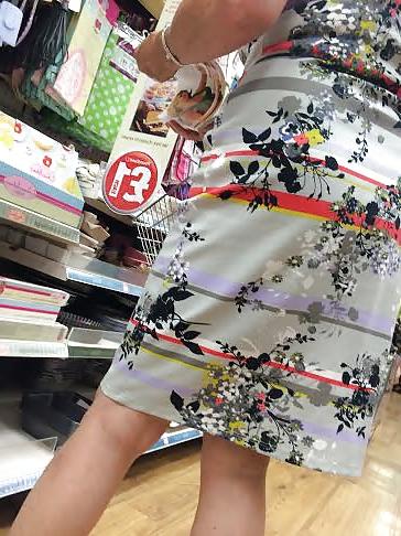 9P Pound shop slut upskirt 26 09 14