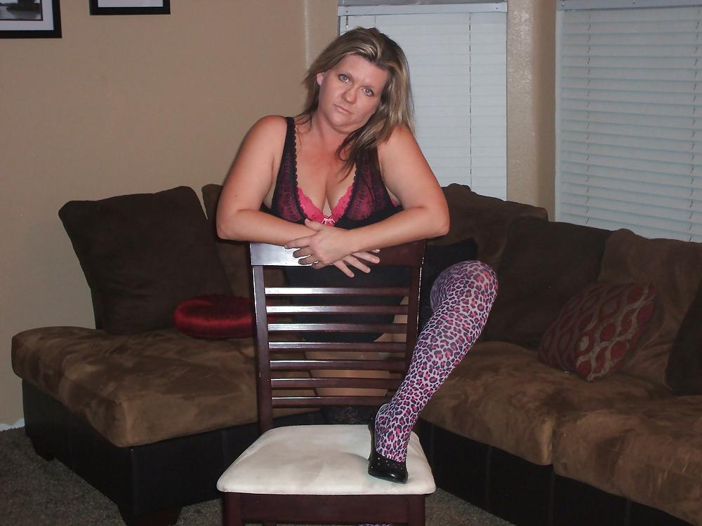 22P Pantyhose Wife in Hooters Pantyhose & Leopard Stockings.