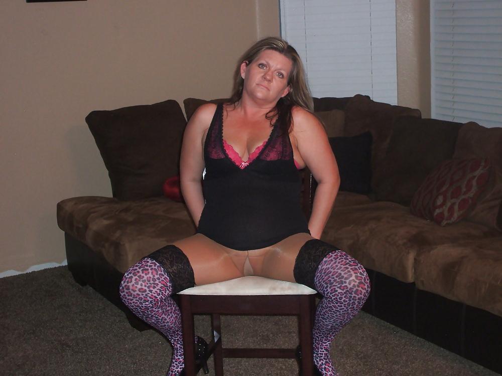 22P Pantyhose Wife in Hooters Pantyhose & Leopard Stockings.