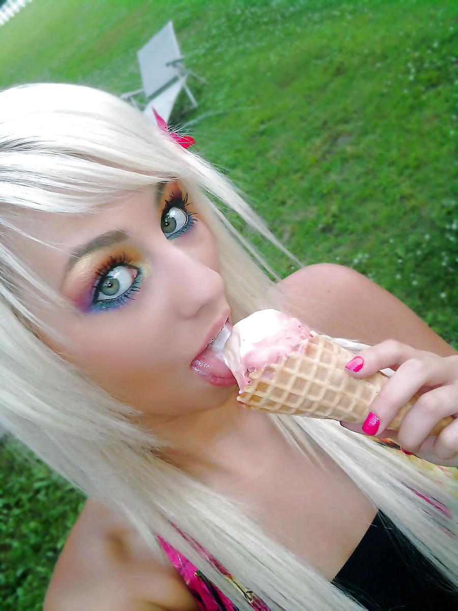17P I would love to cum all over those beautiful eyes