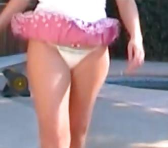 25P Upskirt Windy 3
