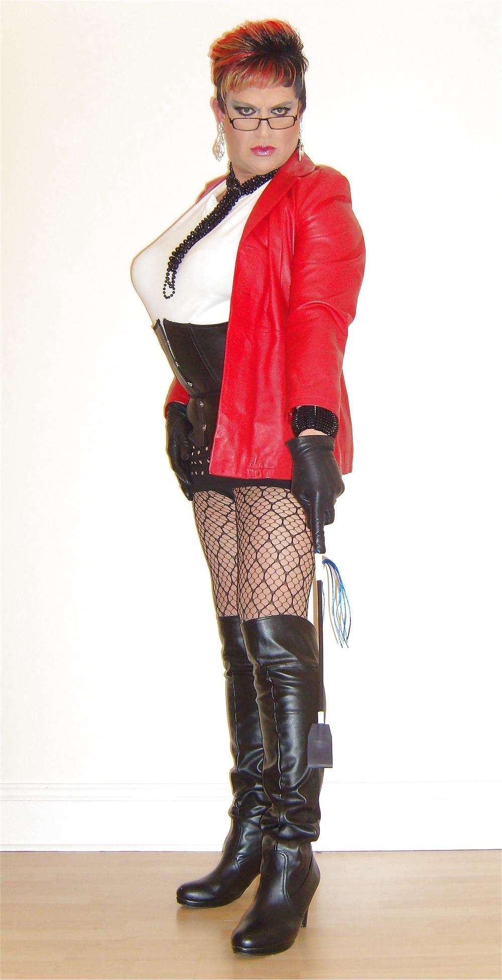 8P Red Leather Domme