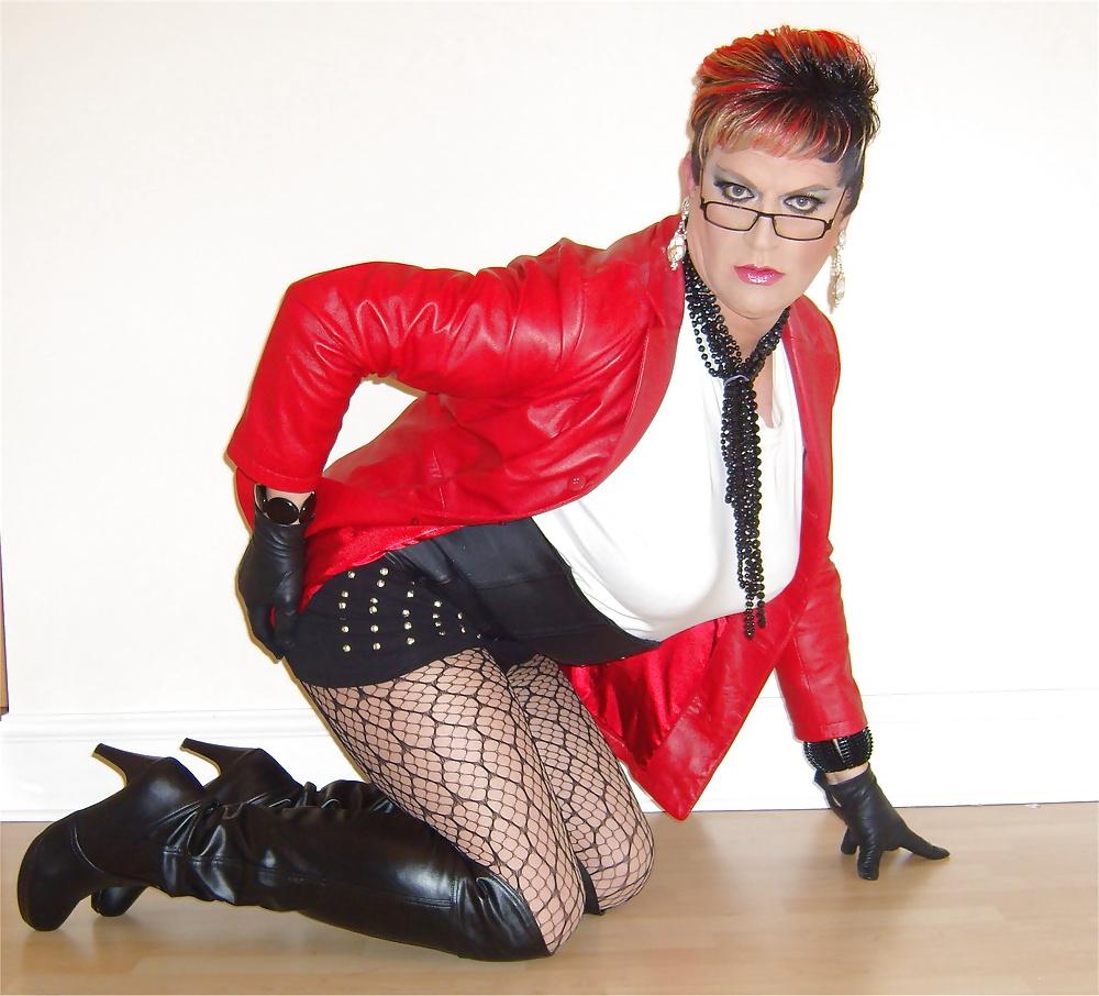 8P Red Leather Domme