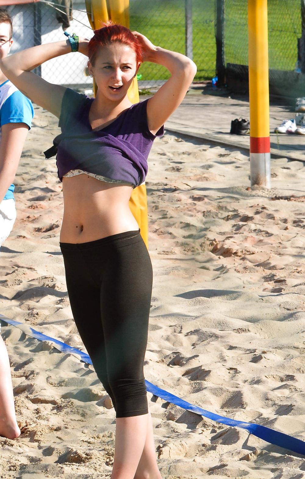 25P Nenas jugando al BeachVolley 01