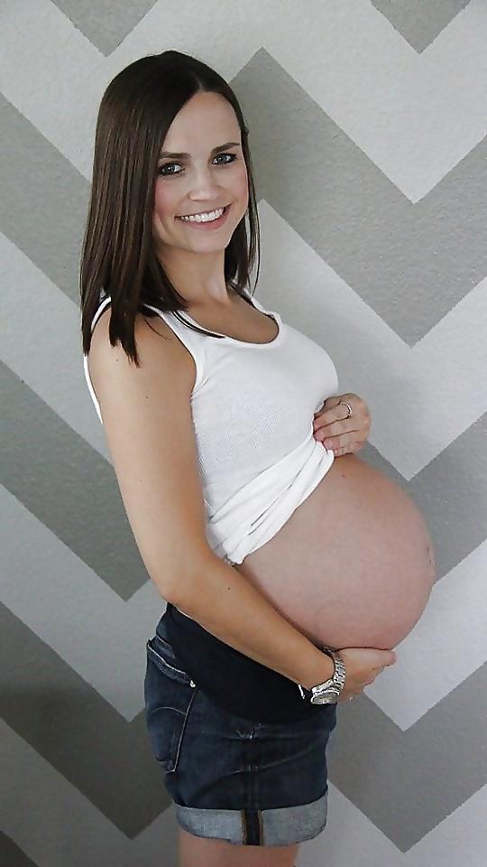 25P Enceinte Ventre nue - Naked pregnant belly 4