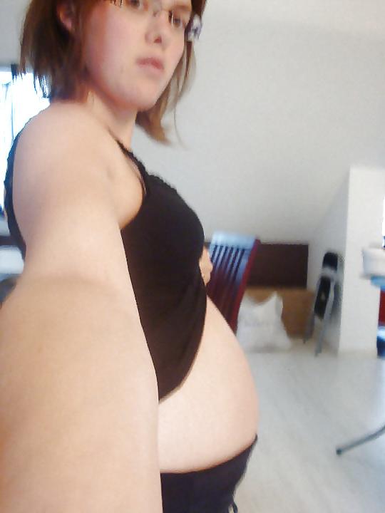 25P Enceinte Ventre nue - Naked pregnant belly 2