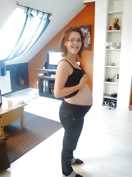 25P Enceinte Ventre nue - Naked pregnant belly 2