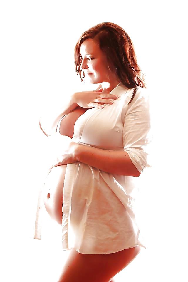 25P Enceinte Ventre nue - Naked pregnant belly 2