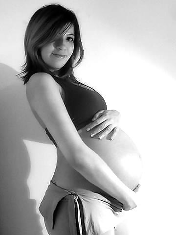 25P Enceinte Ventre nue - Naked pregnant belly 2