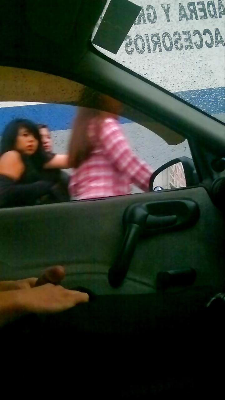 20P Car flash dick, exhibiendo el pene en la calle