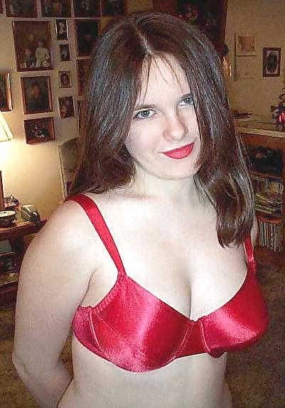 25P More Sexy Women in Bras & Panties (or not)