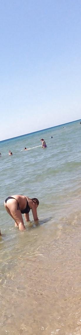 25P Candid Chubby Cleavage Mommy Bikini Slut