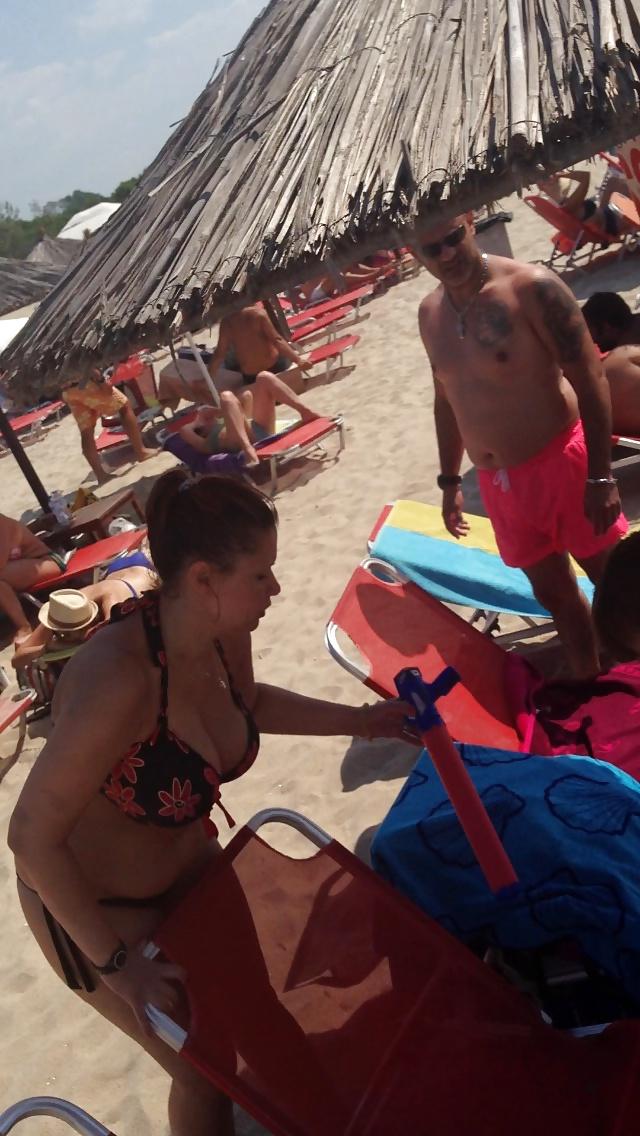 25P Candid Chubby Cleavage Mommy Bikini Slut