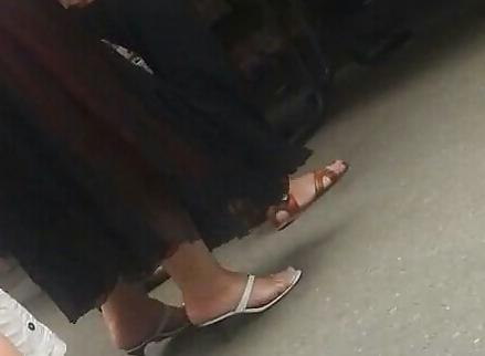 25P Spy old + young feet and legs romanian