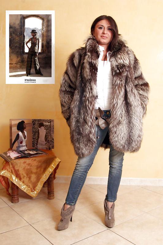 25P Girls in fur