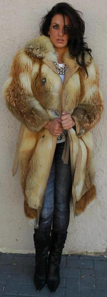 25P Girls in fur