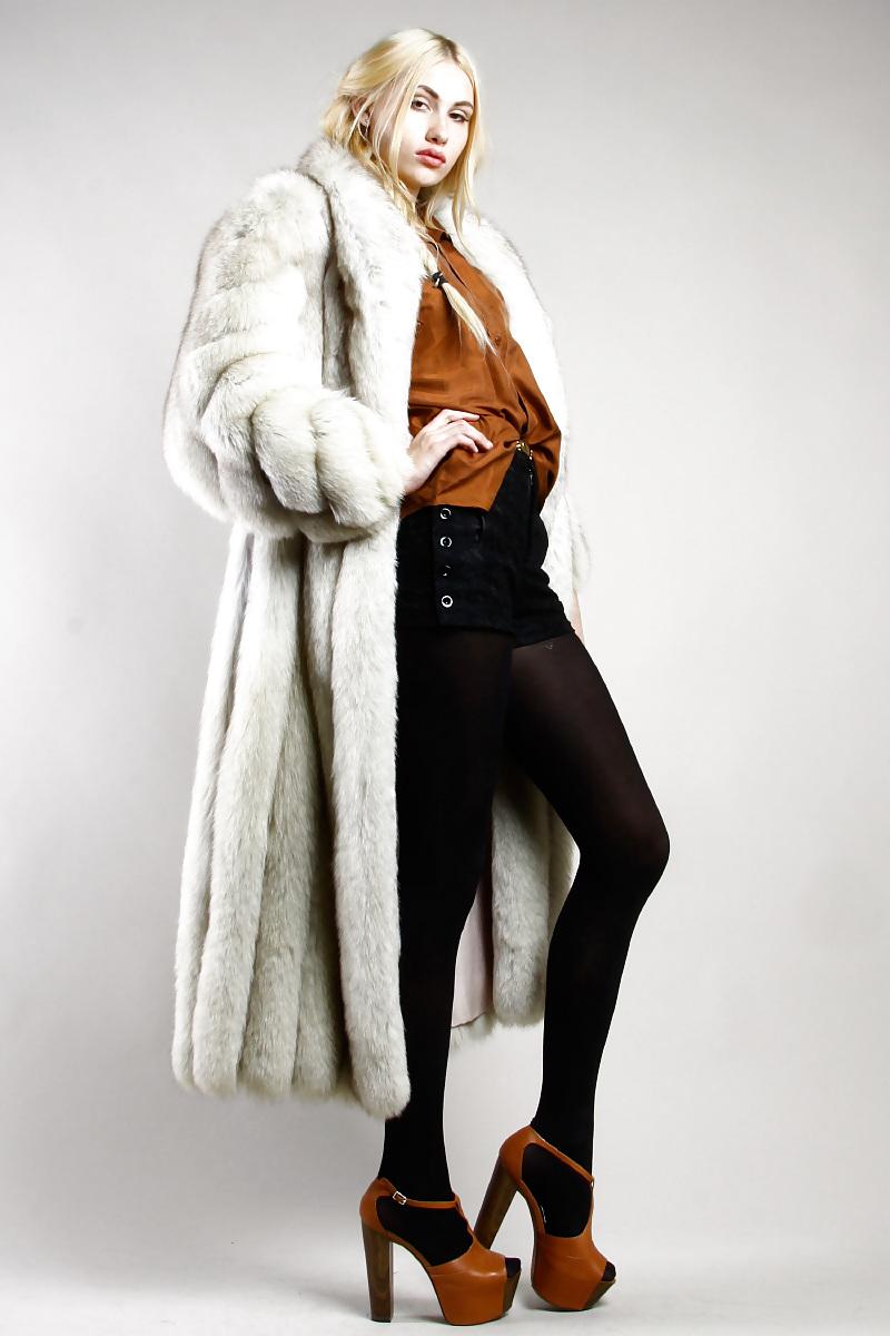 25P Girls in fur