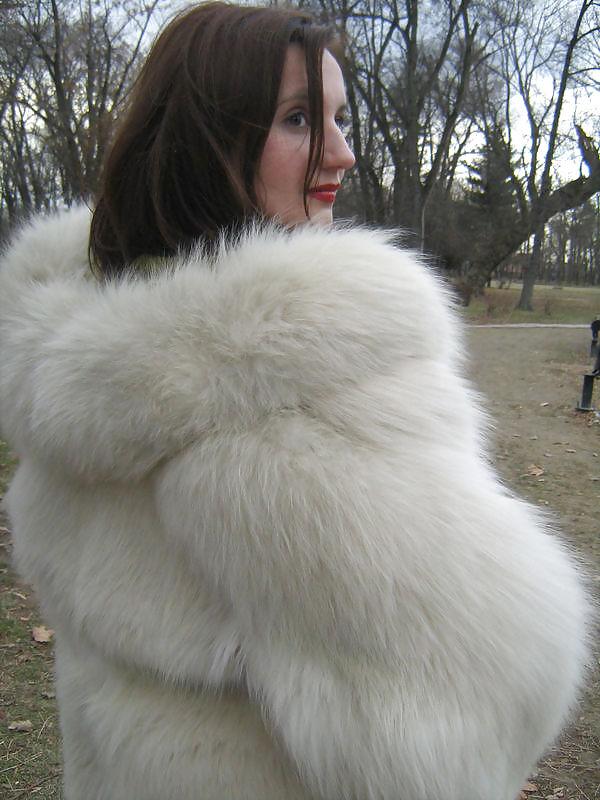 25P Girls in fur