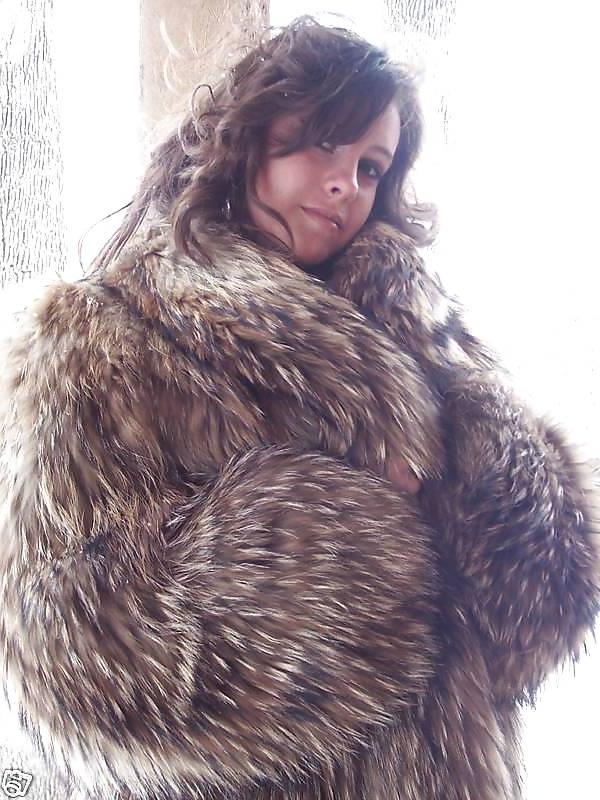 25P Girls in fur