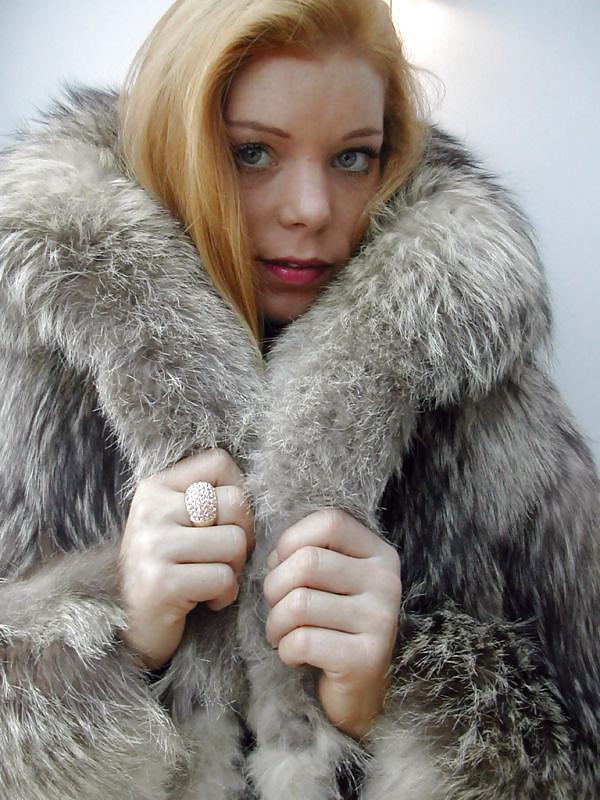 25P Girls in fur