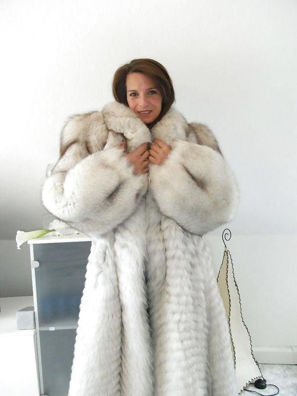 25P Girls in fur