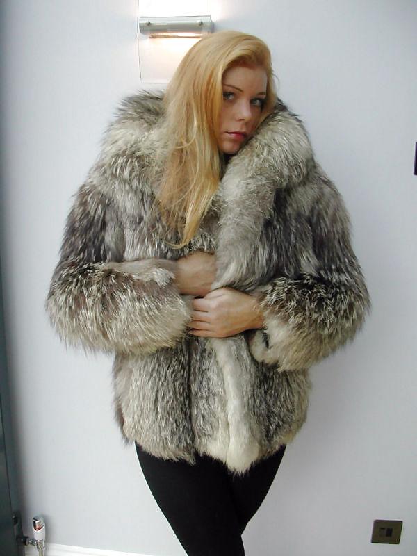 25P Girls in fur
