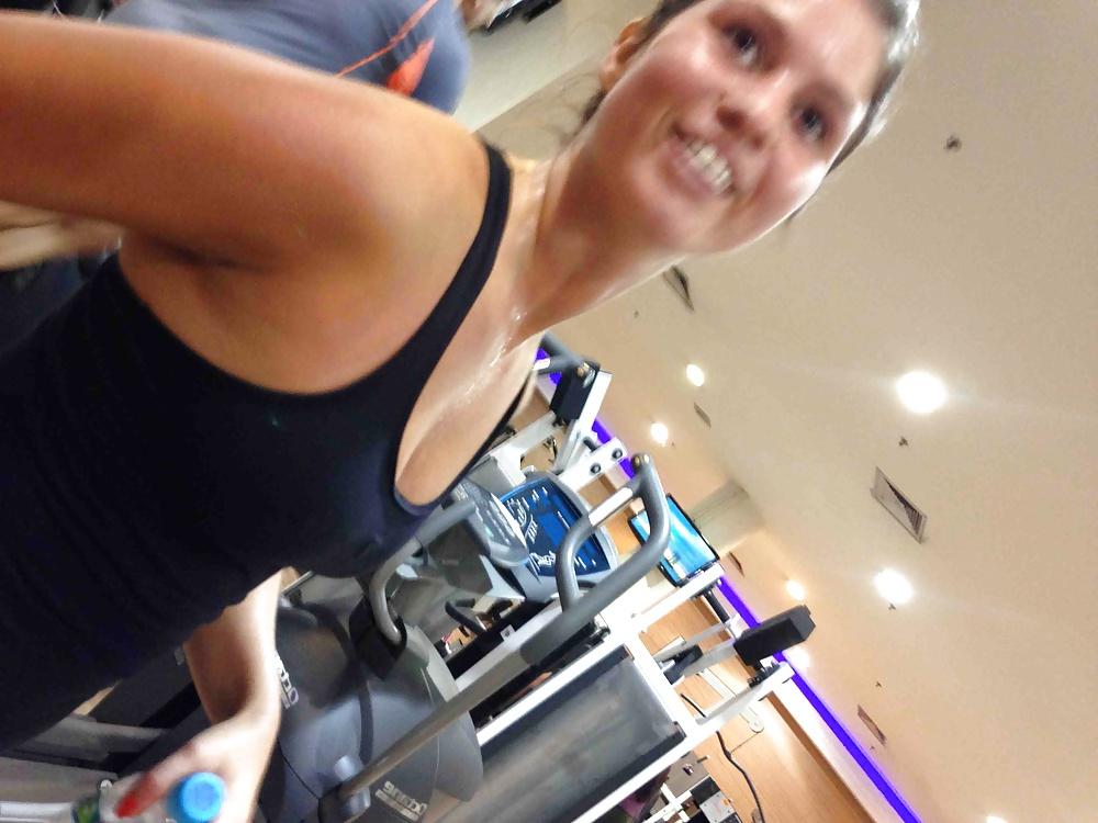 25P Voyeur en el gimnasio 01
