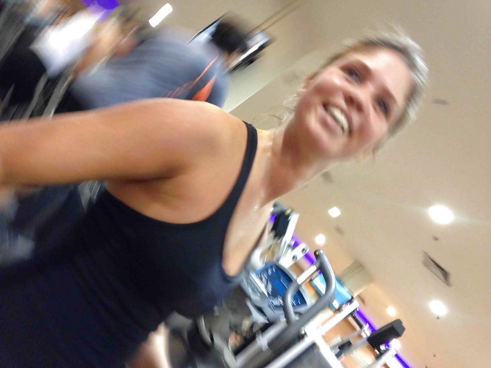 25P Voyeur en el gimnasio 01