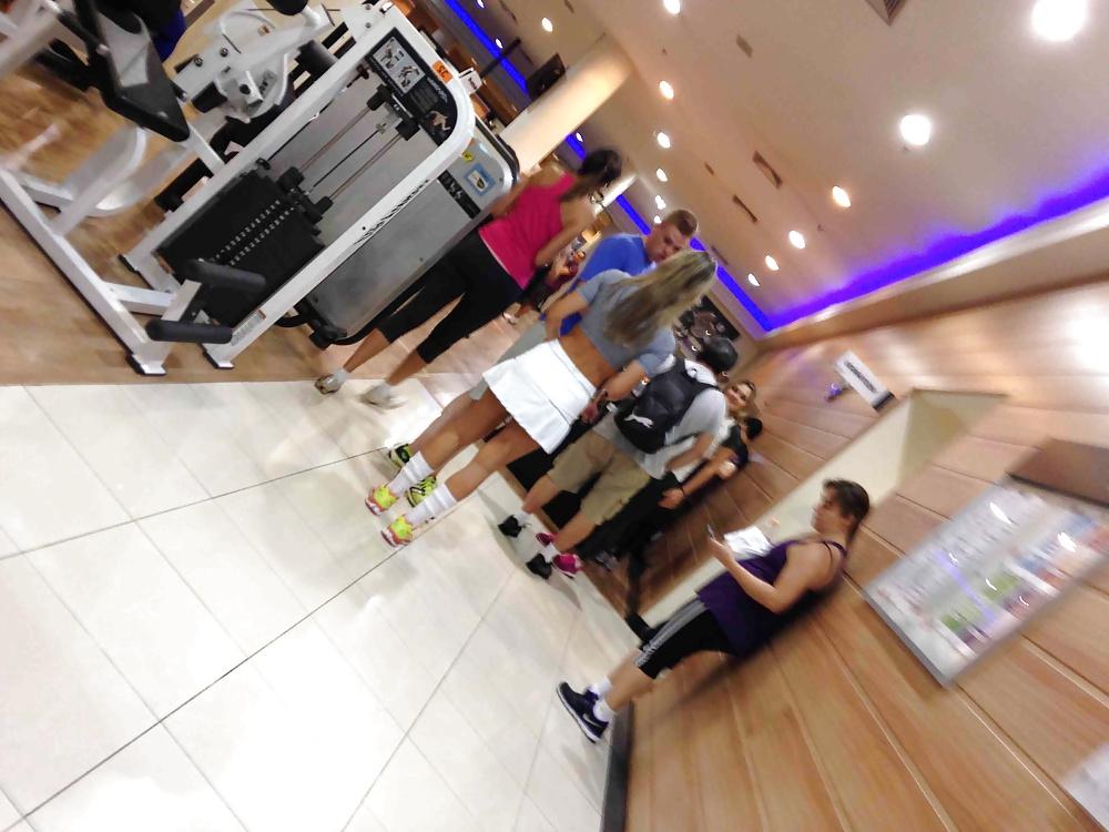 25P Voyeur en el gimnasio 01