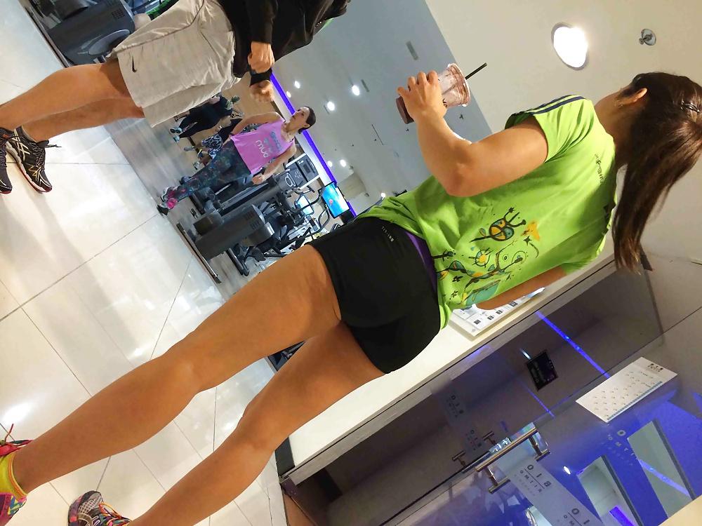 25P Voyeur en el gimnasio 01