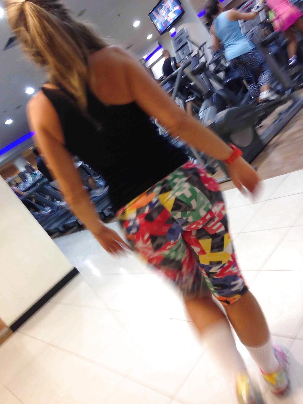 25P Voyeur en el gimnasio 01
