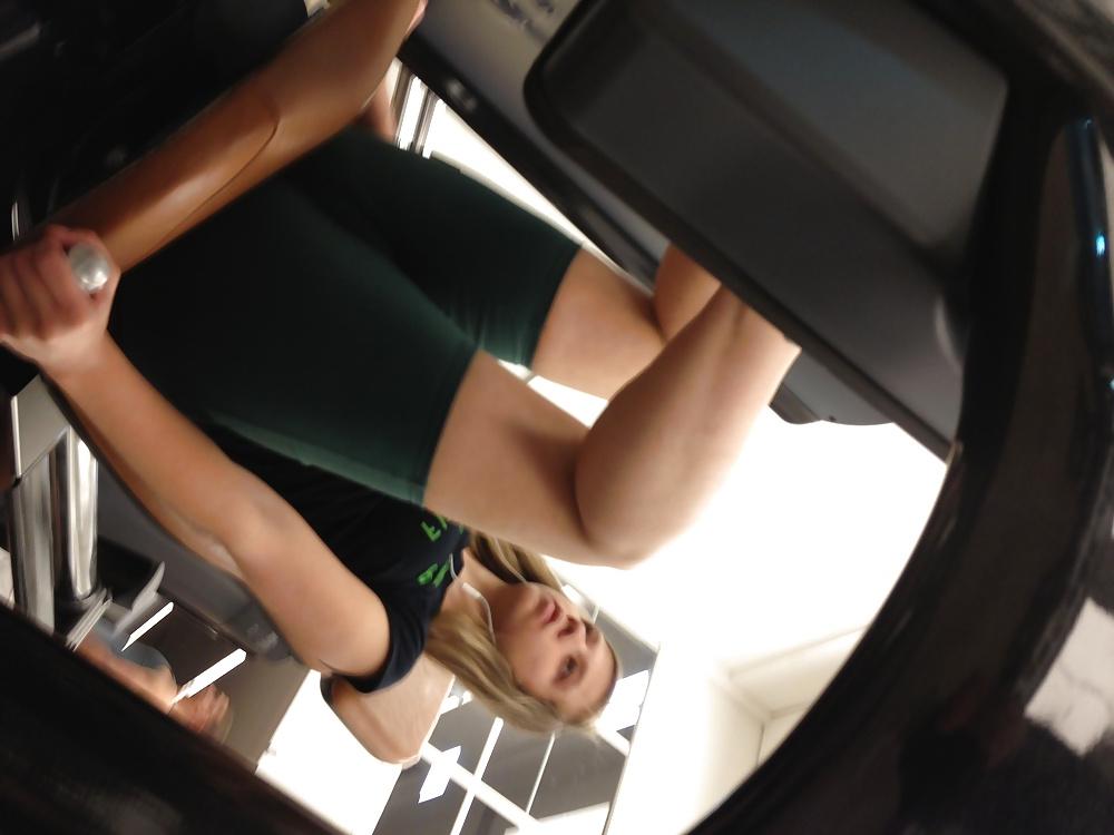 25P Voyeur en el gimnasio 01