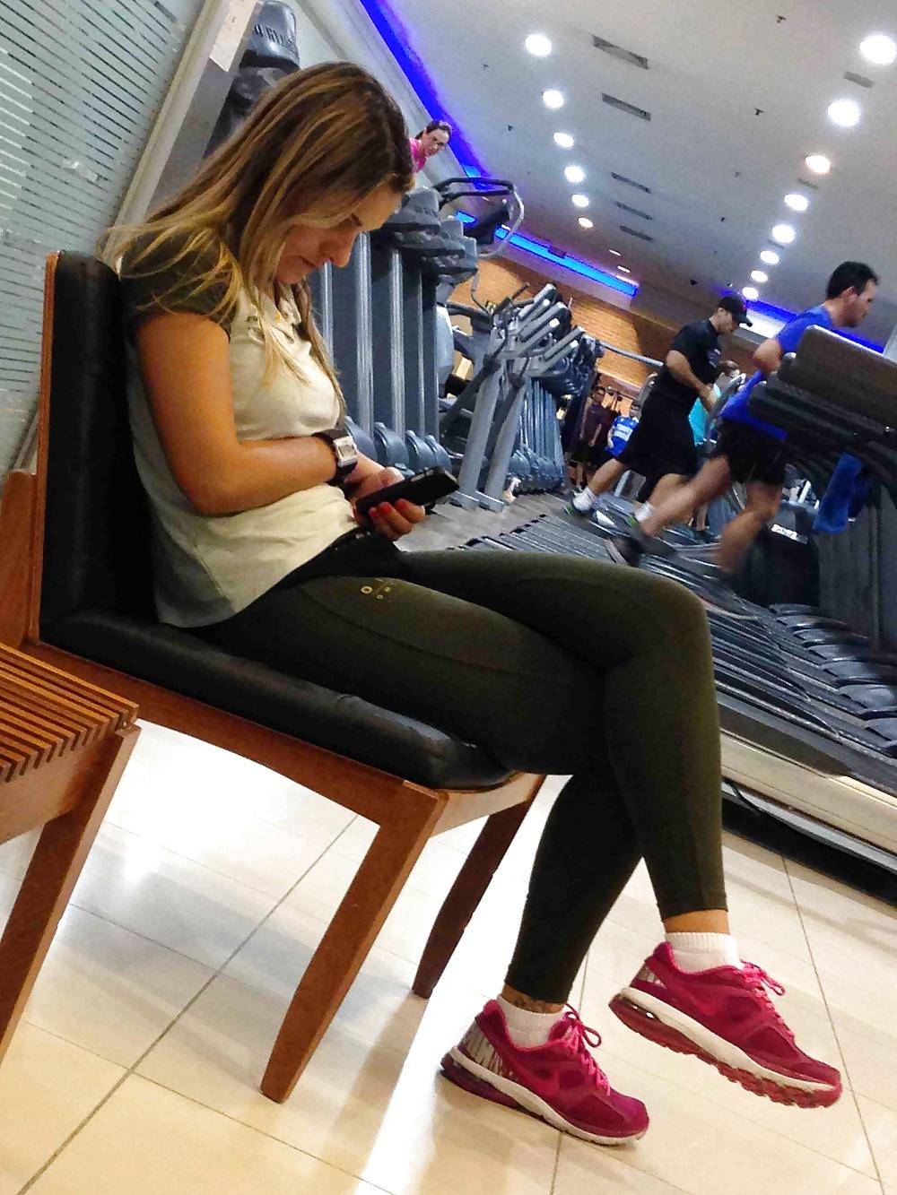 25P Voyeur en el gimnasio 01