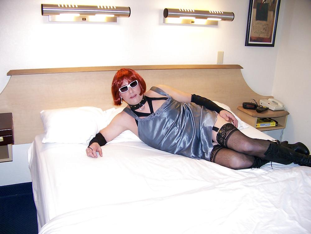 9P CD  Amber's first hotel hook-up
