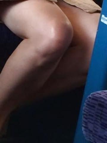 9P Candid blonde on train shows legs and upskirt