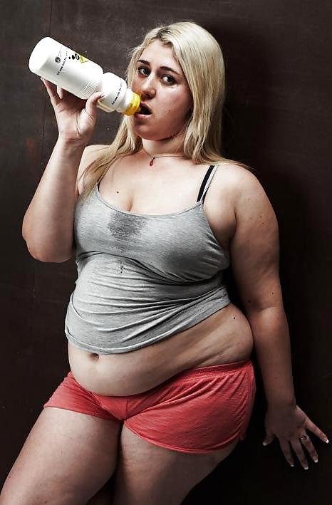 9P Blond with cute belly